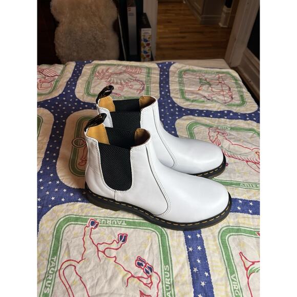 NEW Doc Martens 2976 Smooth Leather White Chelsea Boots Women's Size 10 - Picture 2 of 5